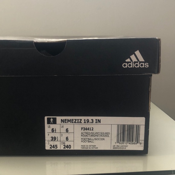 Addidas  nemeziz indoor soccer shoes - Picture 3 of 8